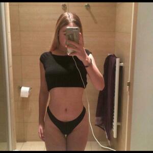 Chlo_hot mym