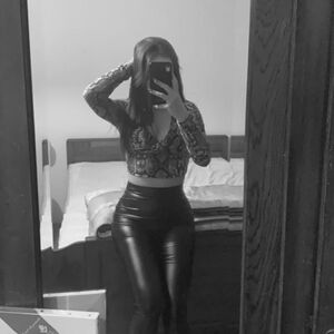 Chlo_hot mym