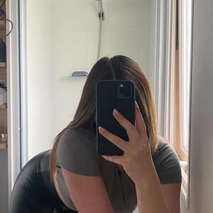 Chlo_hot mym