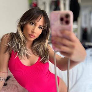 Chloebulllet mym