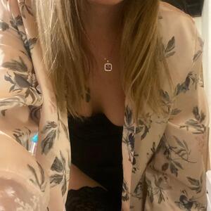 Coquine_cuir_lingerie mym
