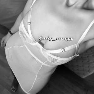 Curly_curvyy mym