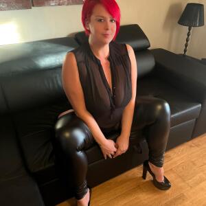 Curvy-sarah mym