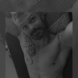Dark_her mym