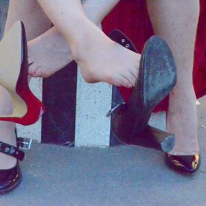 Divines_feet_sisters mym