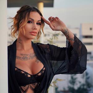 Emi_joliejolie mym