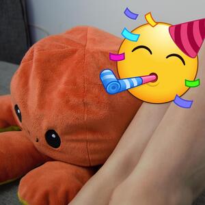 Emi_no_footsie mym