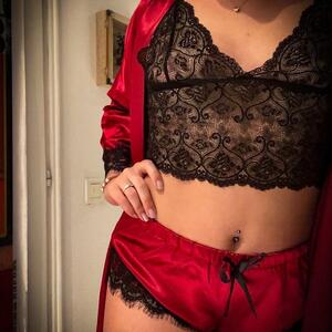 Emilia_sensual mym