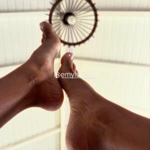 Emylafeet mym