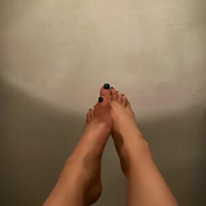 Enart_feet mym