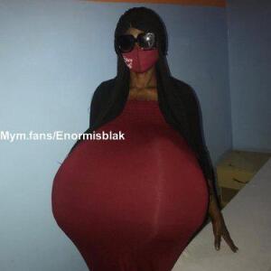 Enormisblak mym