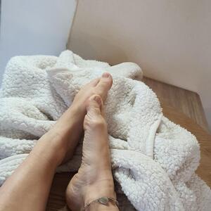 Feet_and_sweet mym