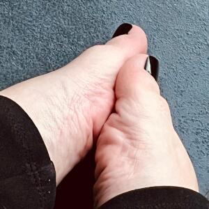 Feet_blacknails mym