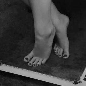 Feet_blonde mym