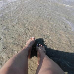 Feet_in_water mym