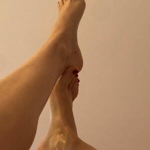 Feet_lowe mym