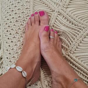 Feet_me_under_sun mym