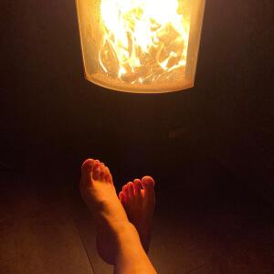 Flora_feet mym