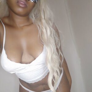 Frenchy_beauty_curvy mym