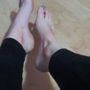Gelly_feet mym