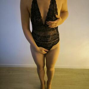 Girl_feet_and_body_sexy mym