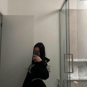 Girl_hot_feet mym