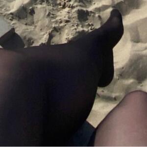 Girl_little_feet mym