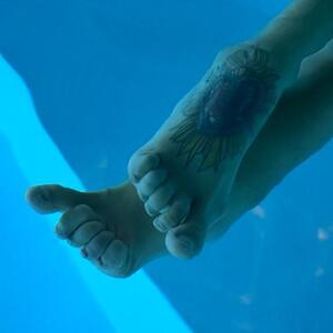 Goddess_with_big_feet mym