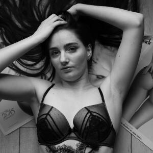 Helciamodelephoto mym
