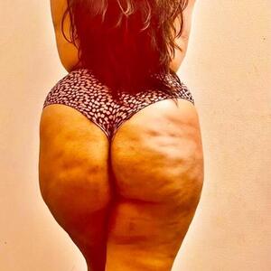 Helley_curvy mym