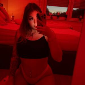 Hotpeachygirl mym