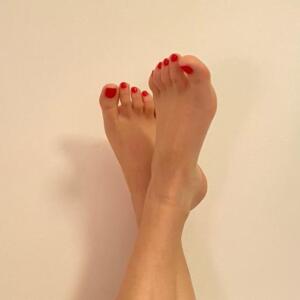 Jess_feet_girl mym