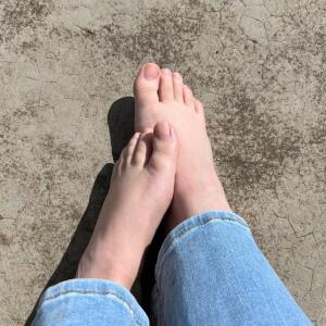 Jolie_feet mym