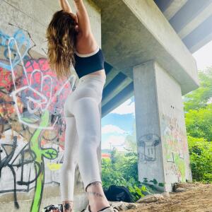 Julia_sltn mym