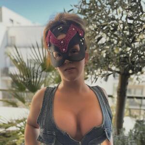 Julia_xclusive mym