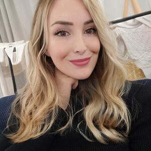 Julie_girlfriend_experience mym