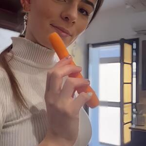 Julie_tongue_official mym