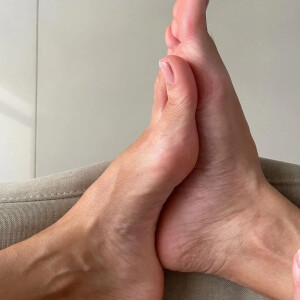 Karine_feets mym