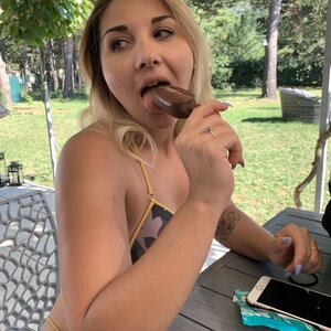 Khloemodele_off mym