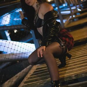 Kiara_strip mym
