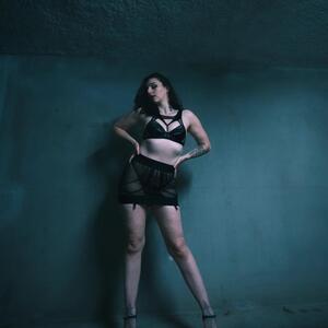 Kiara_strip mym