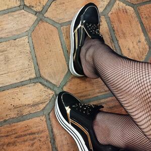 Kisskissgirl_pieds_mains_sexy_nylon_collants mym