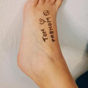 Kisskissgirl_pieds_mains_sexy_nylon_collants mym