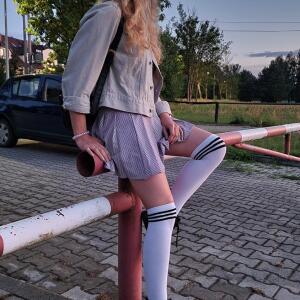 Klaudiasolo_latex_lingerie_anal_feet_pantyhose_stockings_heels_squirt mym