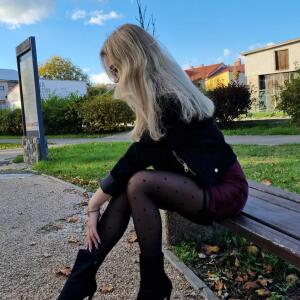 Klaudiasolo_latex_lingerie_anal_feet_pantyhose_stockings_heels_squirt mym