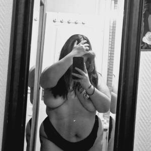 Kxssmyass_ mym
