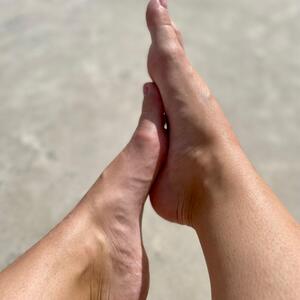 La_petite_loupiote_feet mym