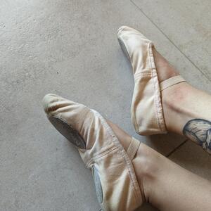 Lady_red_ballerina mym