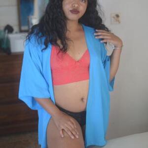 Laetitia_show mym