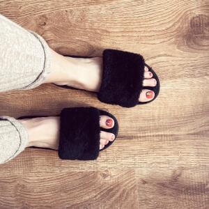 Lara_feet03 mym